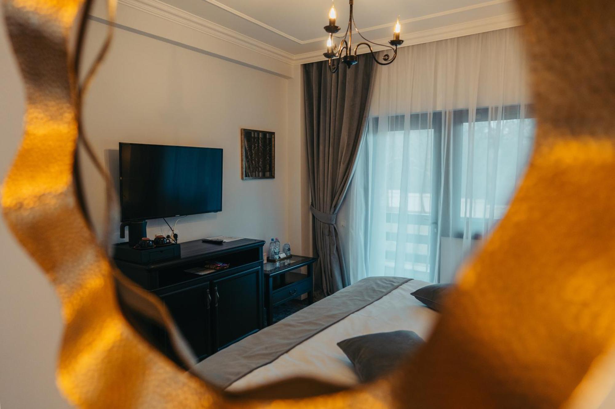 Curtea Domneasca Hotel Vaslui Ngoại thất bức ảnh