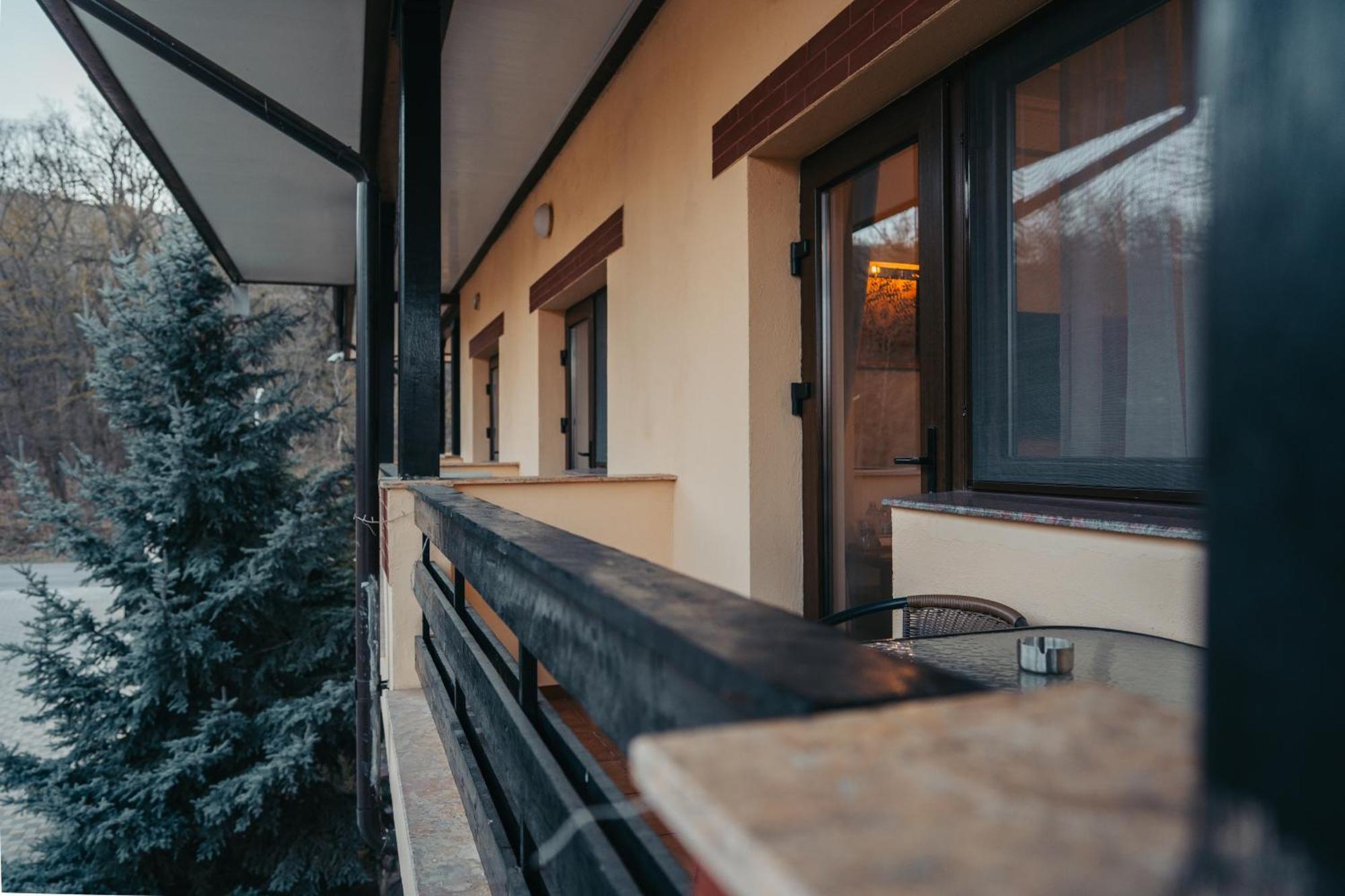 Curtea Domneasca Hotel Vaslui Ngoại thất bức ảnh