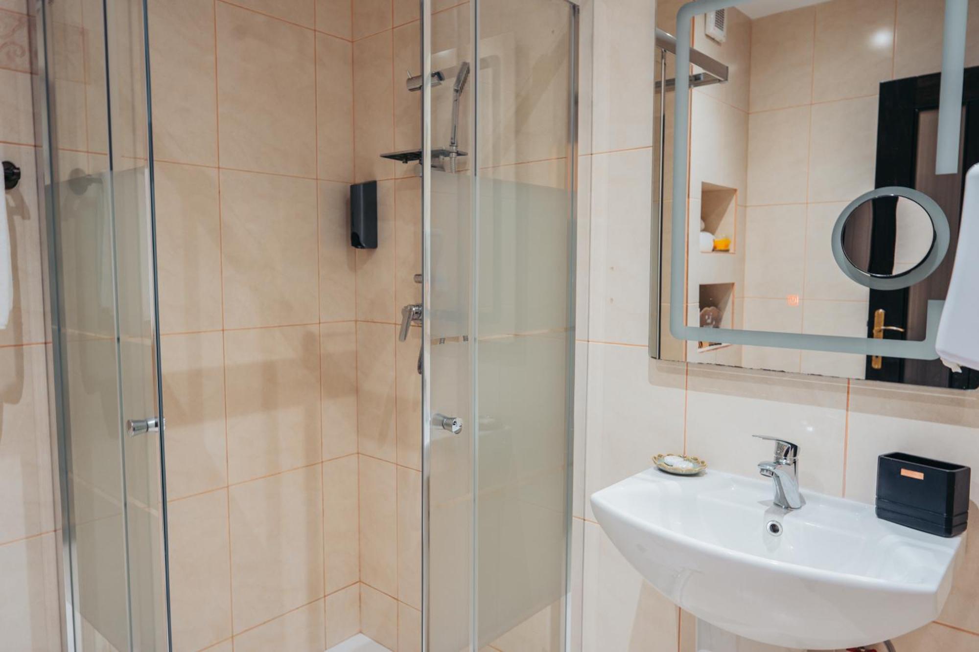 Curtea Domneasca Hotel Vaslui Ngoại thất bức ảnh
