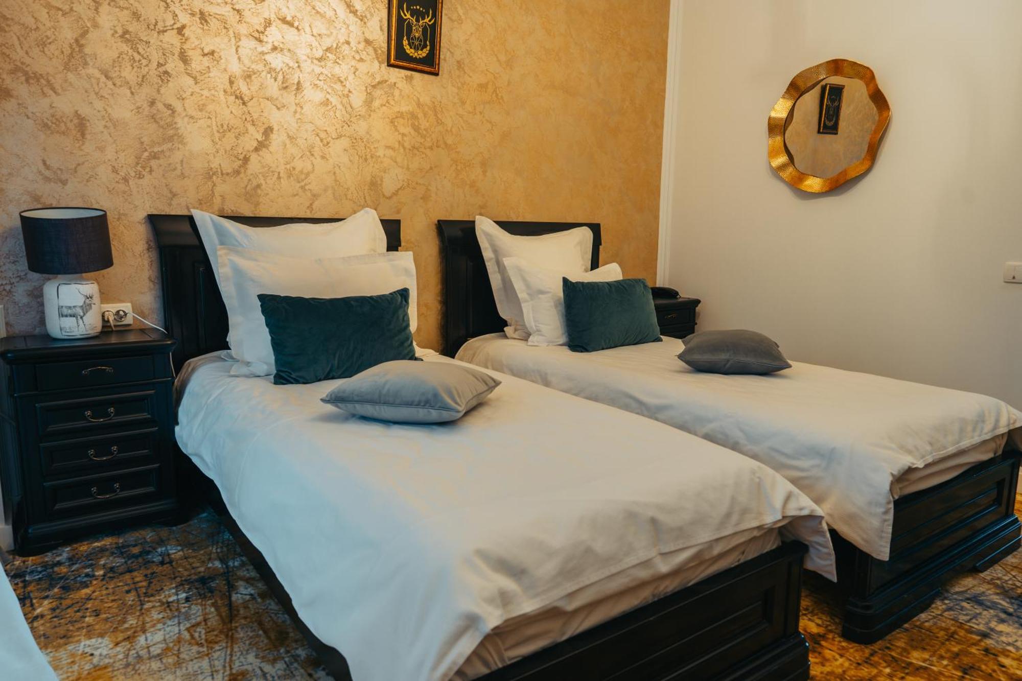Curtea Domneasca Hotel Vaslui Ngoại thất bức ảnh