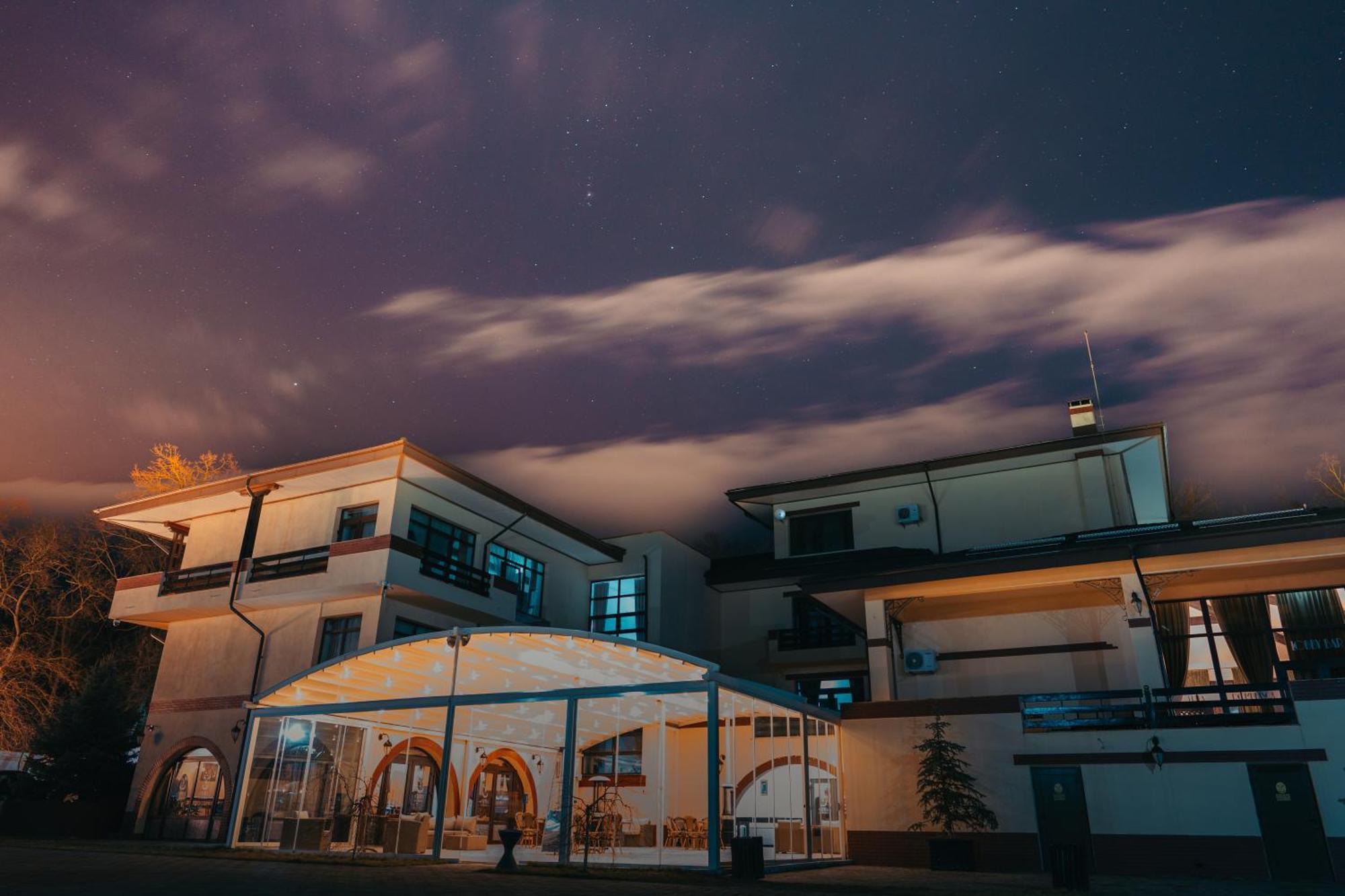 Curtea Domneasca Hotel Vaslui Ngoại thất bức ảnh