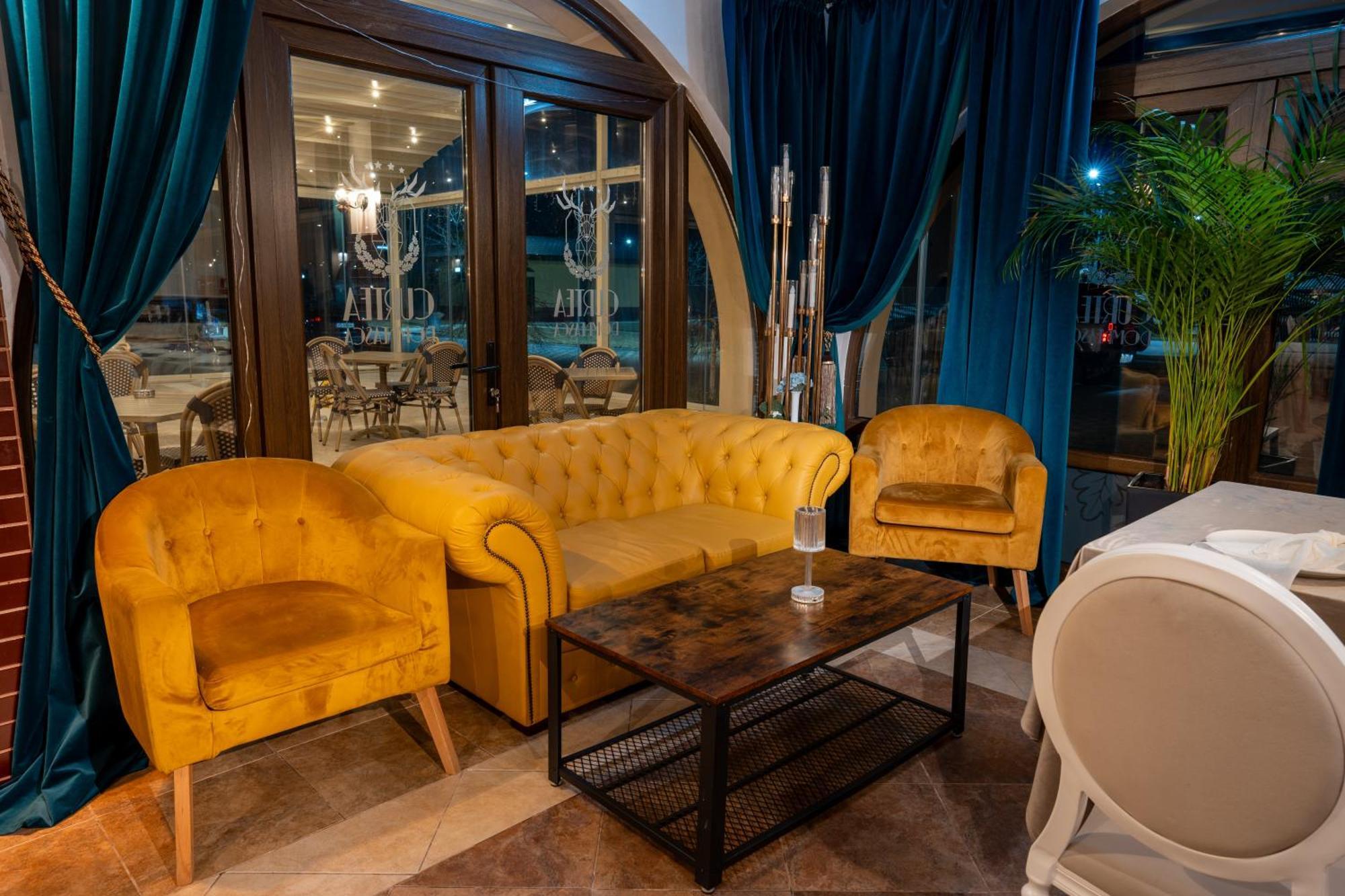 Curtea Domneasca Hotel Vaslui Ngoại thất bức ảnh