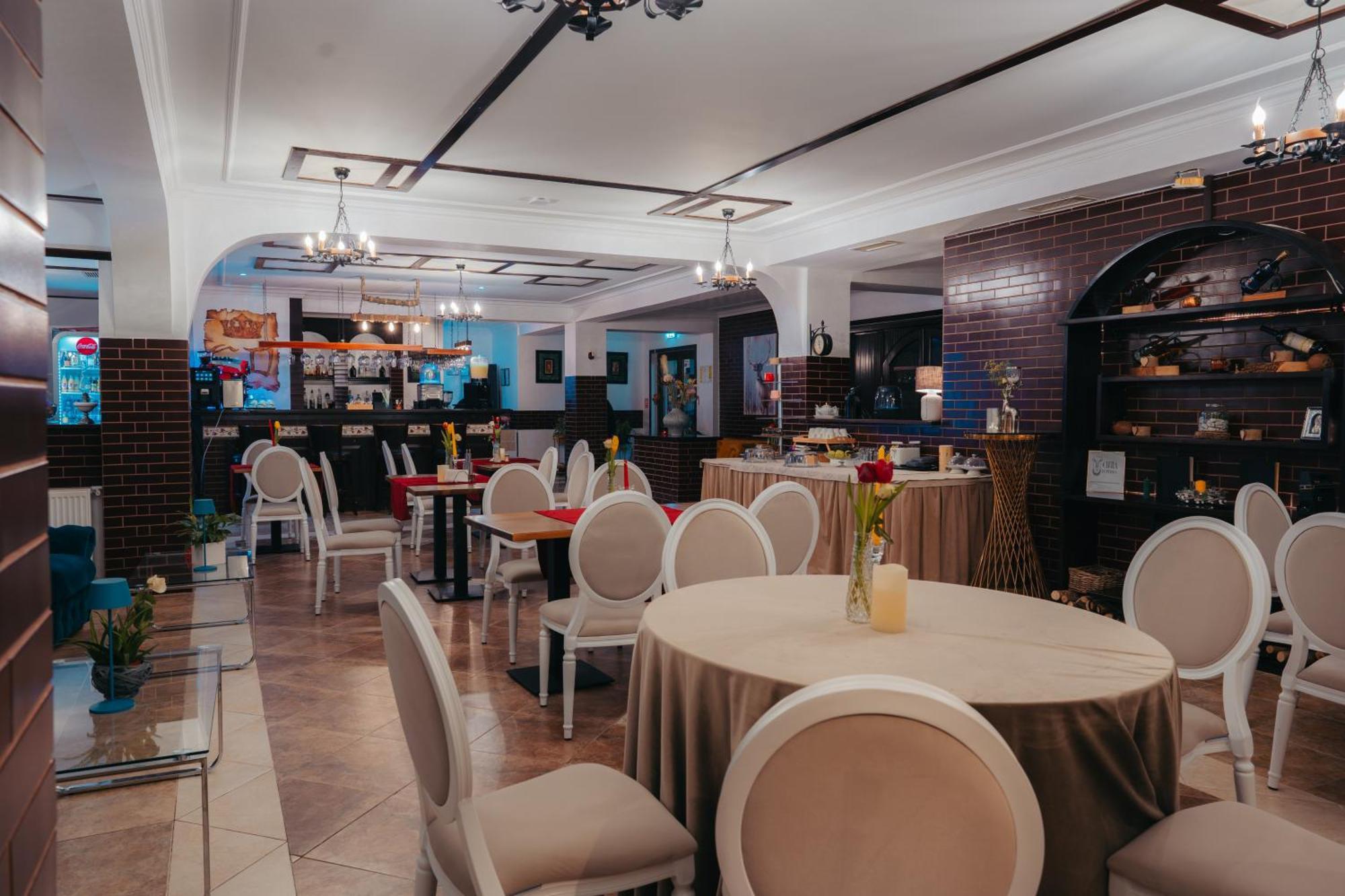 Curtea Domneasca Hotel Vaslui Ngoại thất bức ảnh