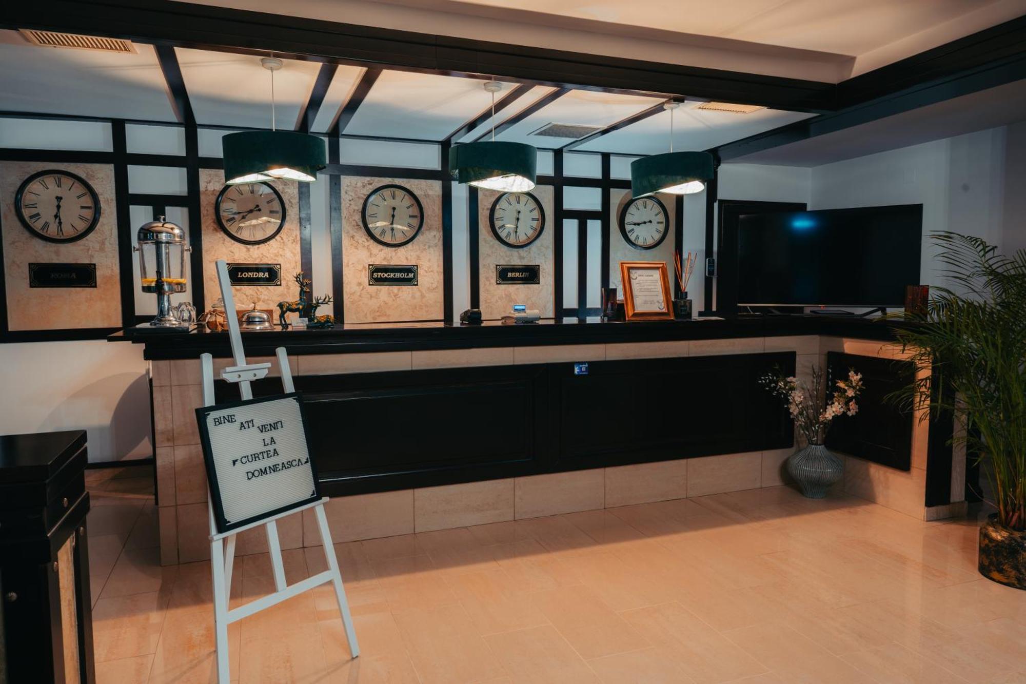 Curtea Domneasca Hotel Vaslui Ngoại thất bức ảnh